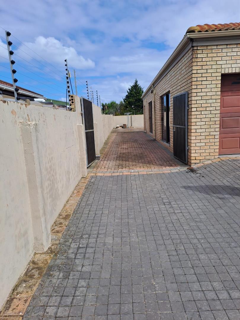 To Let 2 Bedroom Property for Rent in Summerstrand Eastern Cape